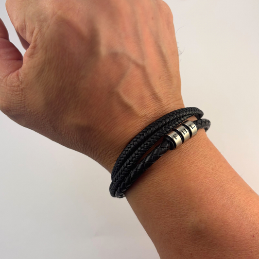 Pulsera tipo piel para hombre aros iniciales grabado láser -Regalo día del padre