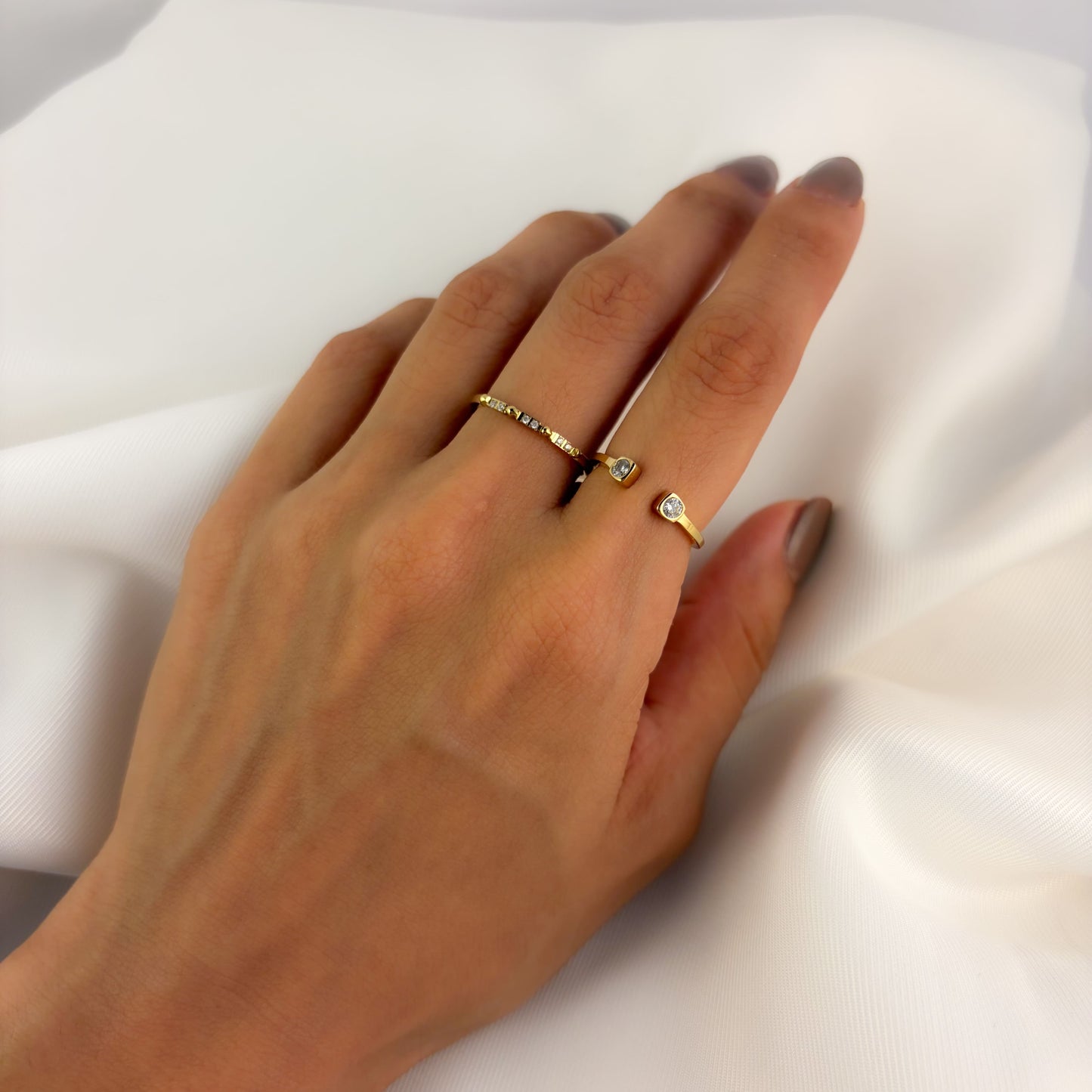 Anillo delgado acero inoxidable 4 puntos zirconias #7 dorado