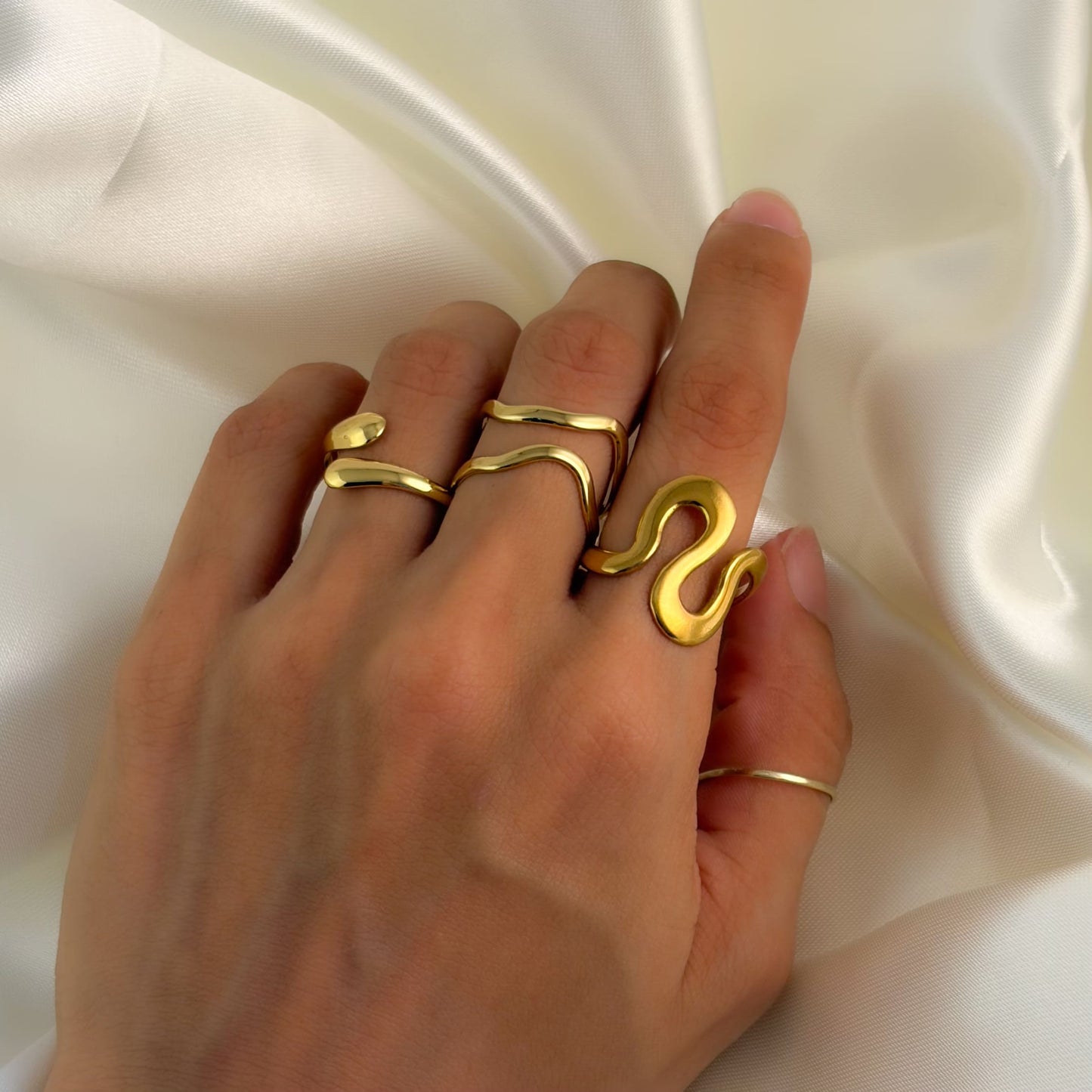 Anillo acero inoxidable ajustable dos gotas dorado
