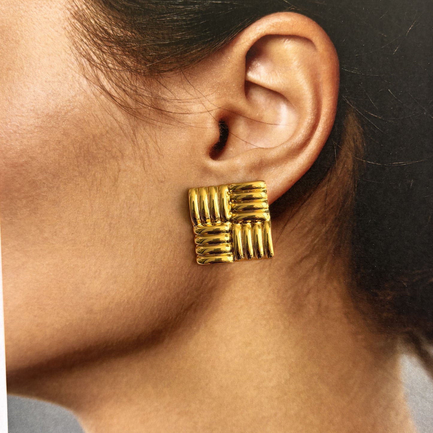 Aretes cuadro líneas acero inoxidable dorados