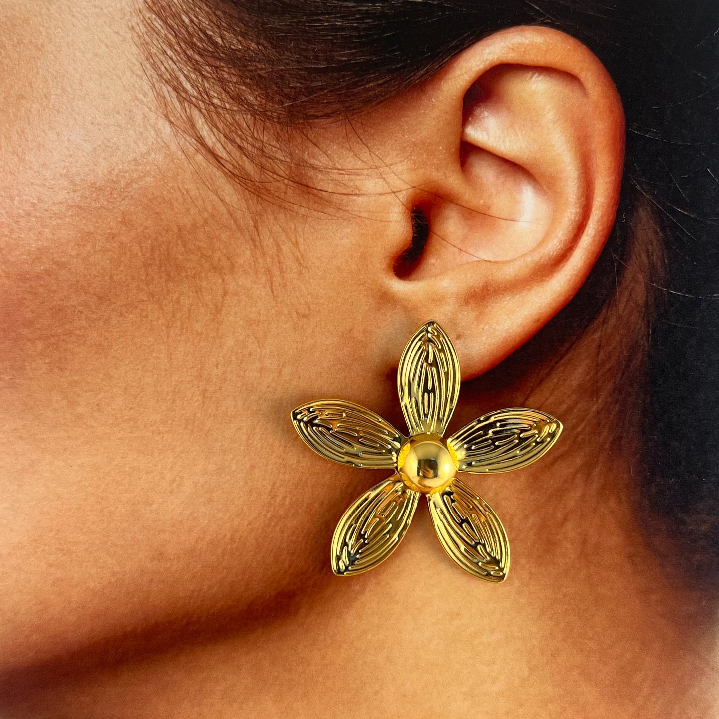 Aretes flor grande acero inoxidable dorado