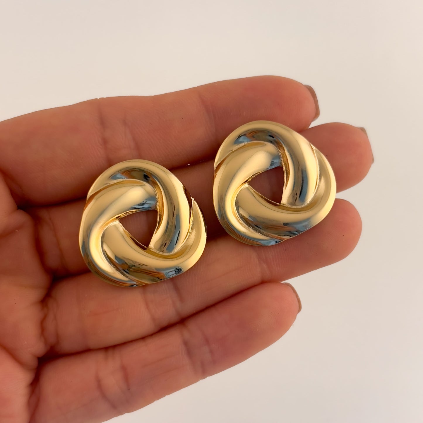 Aretes pegados acero inoxidable aros entrelazados