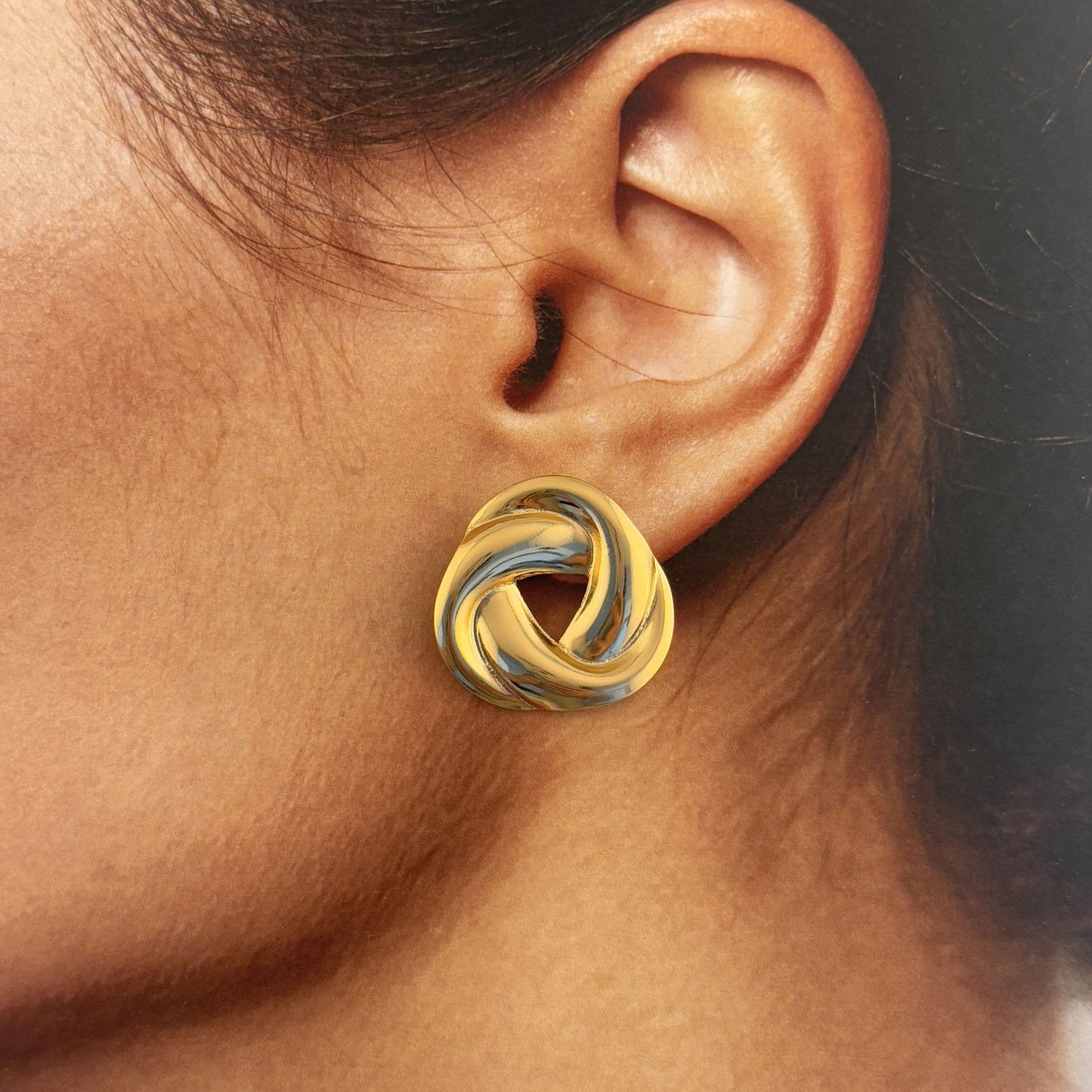 Aretes pegados acero inoxidable aros entrelazados