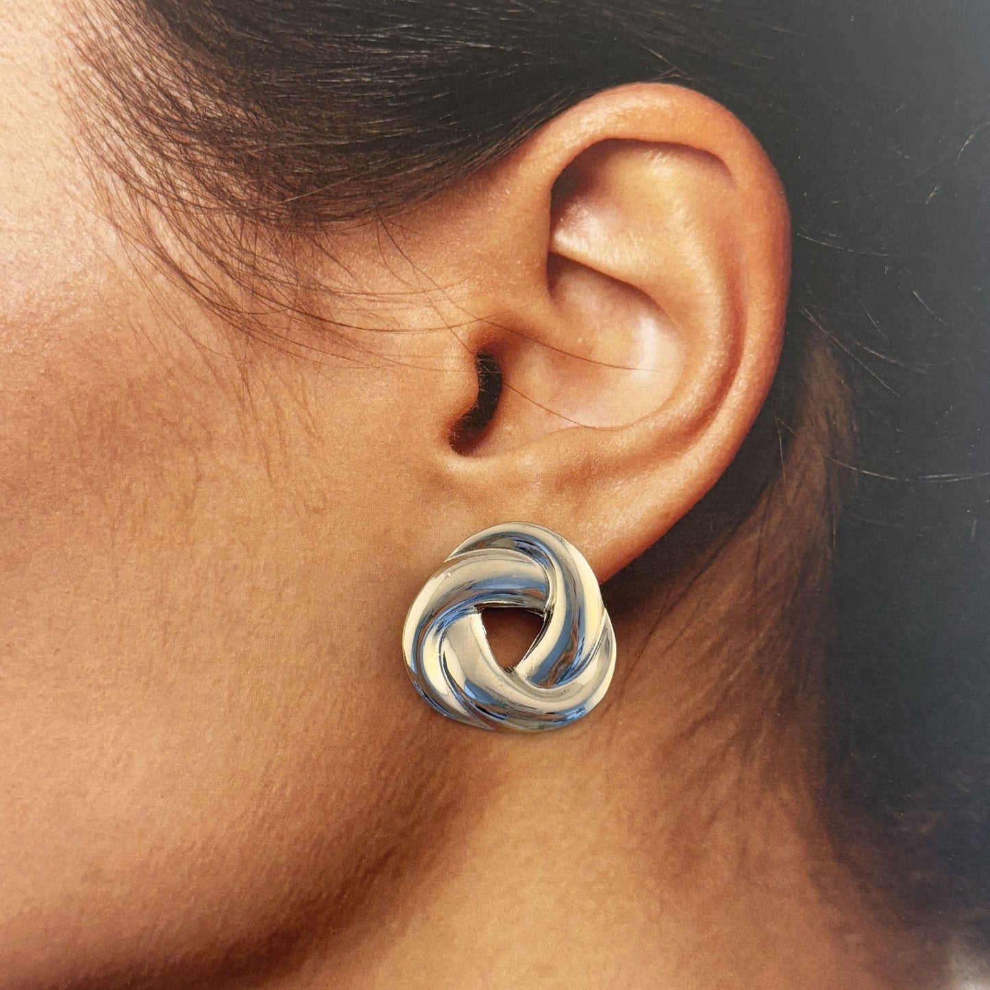 Aretes pegados acero inoxidable aros entrelazados