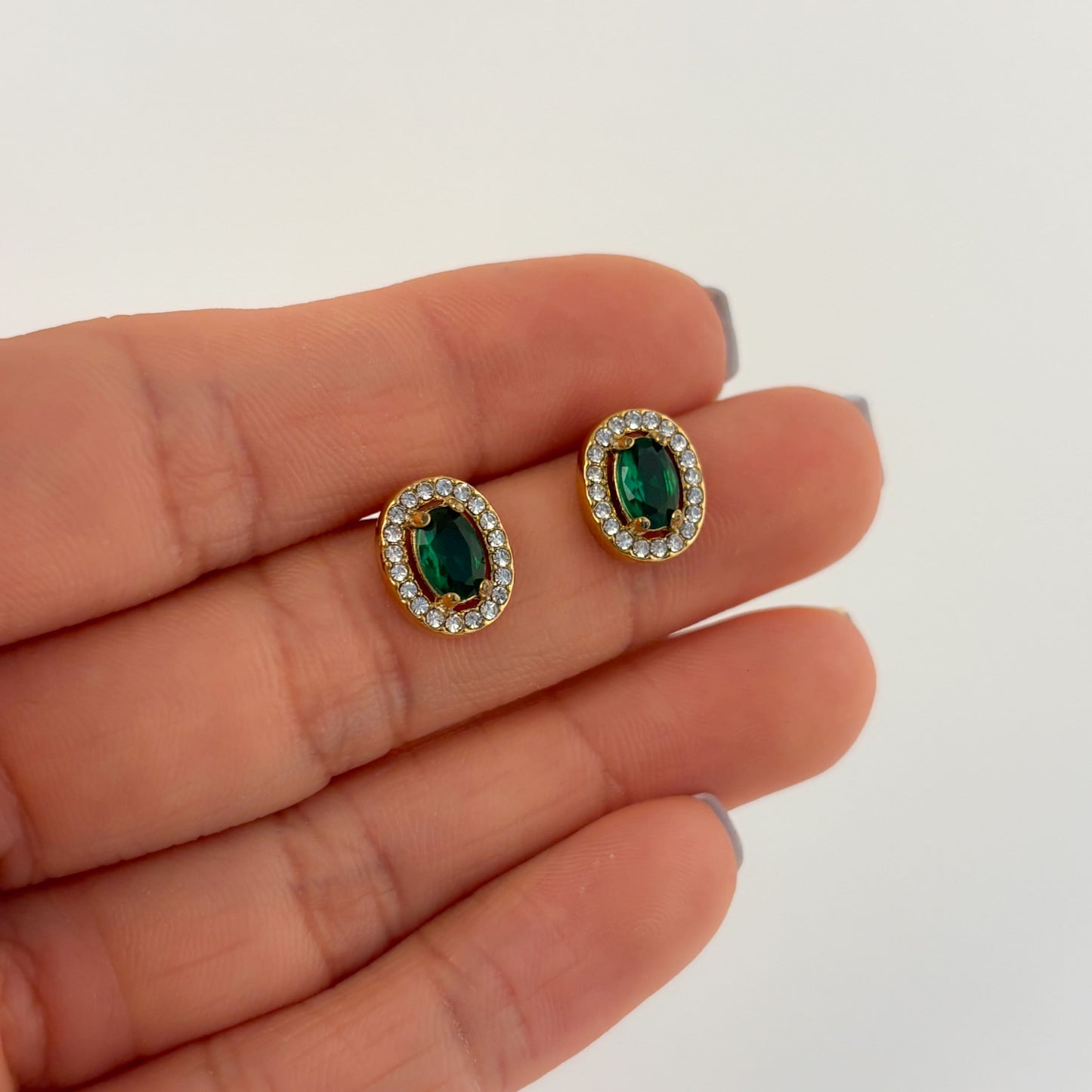 Aretes pegados acero inoxidable zirconia verde dorados