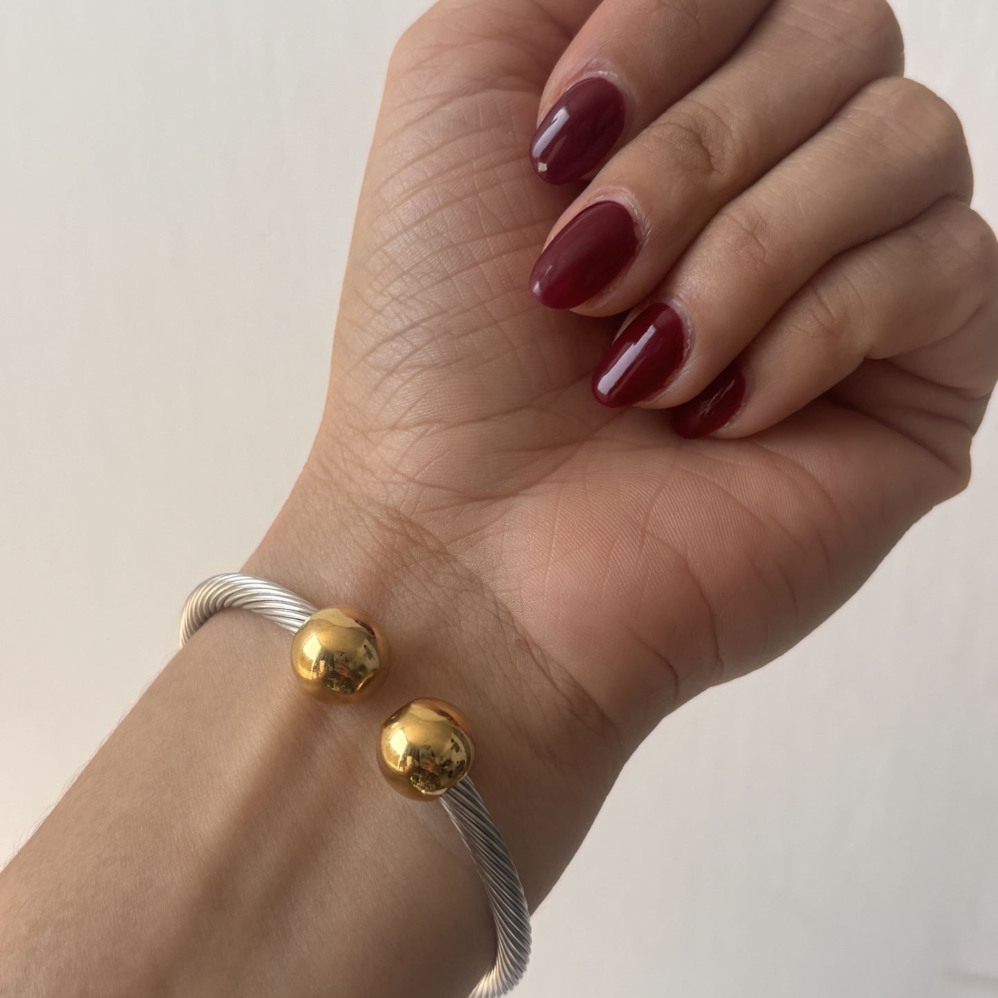 Brazalete acero inoxidable torcido esferas bicolor