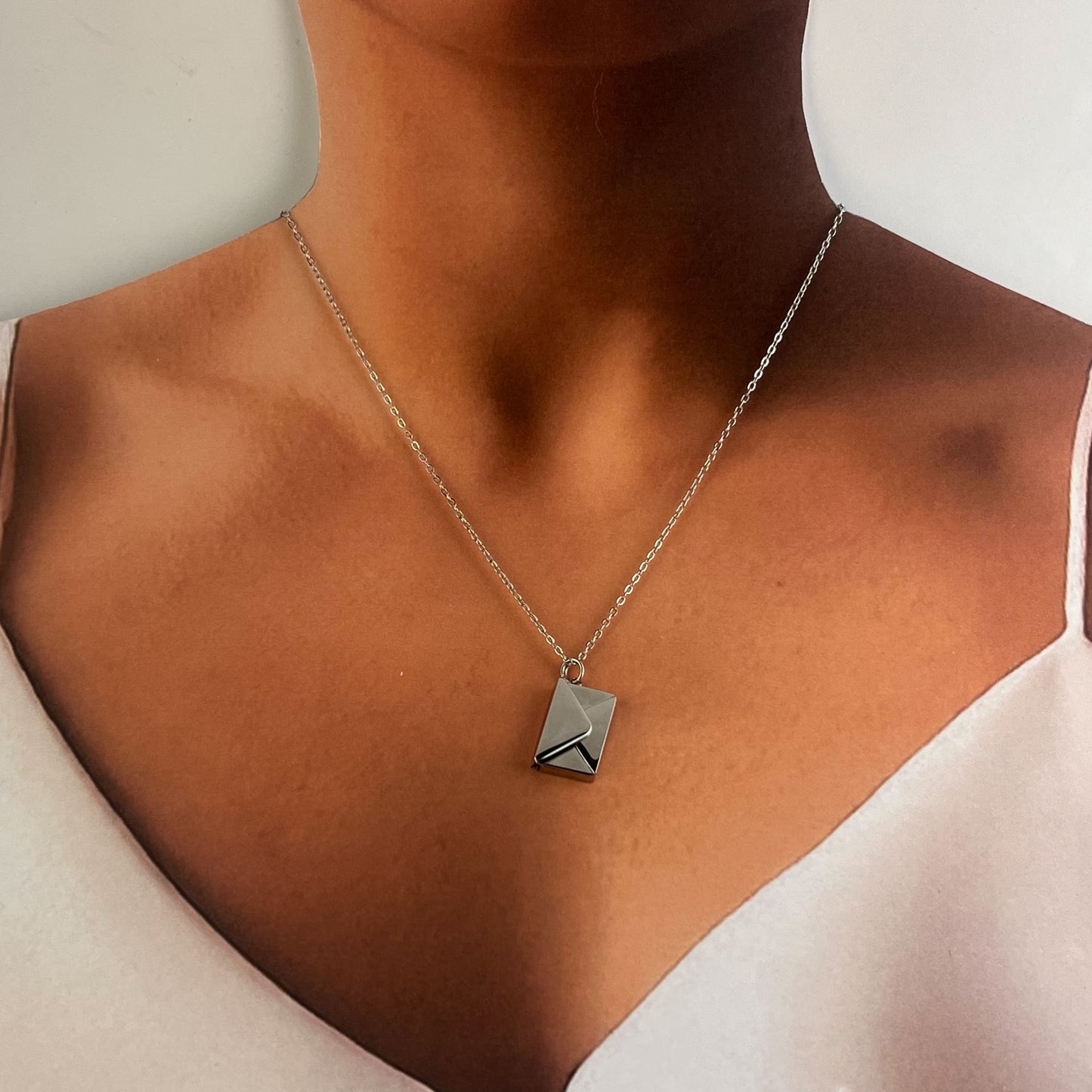 Collar dije sobre con carta para grabar acero inoxidable regalo personalizado