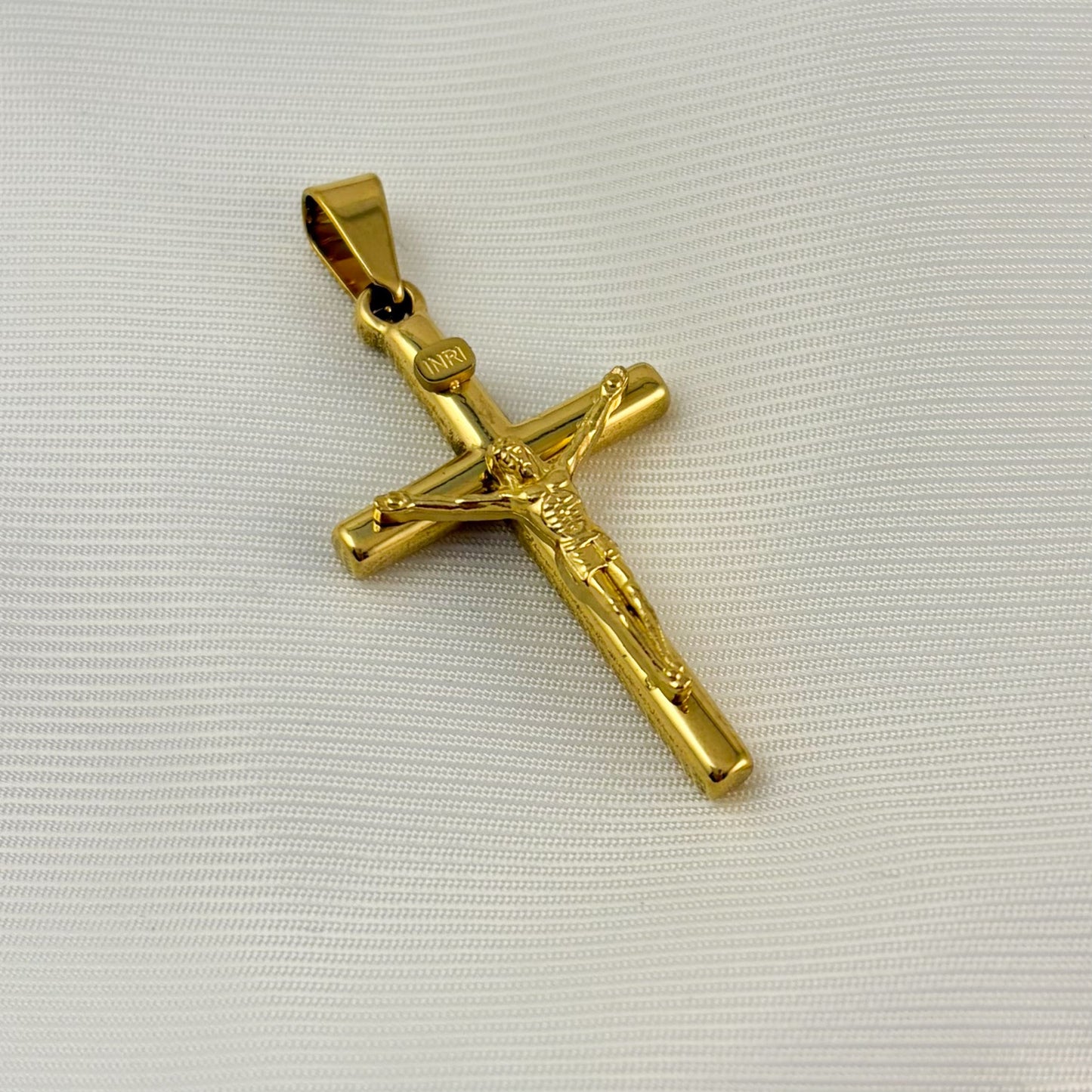 Dije cruz acero inoxidable Cristo tubular dorada 3 cm