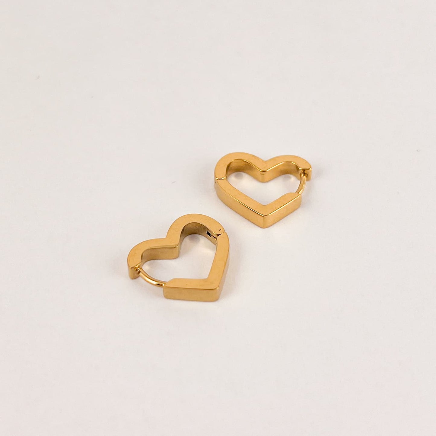 Huggies forma de corazón acero inoxidable dorado 1,5 cm