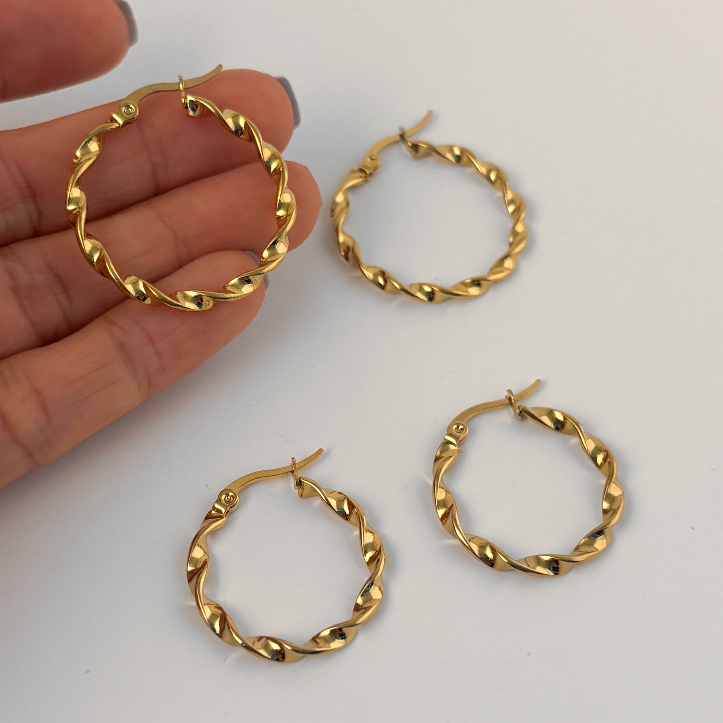 Arracadas doradas acero inoxidable torcidas 3 cm