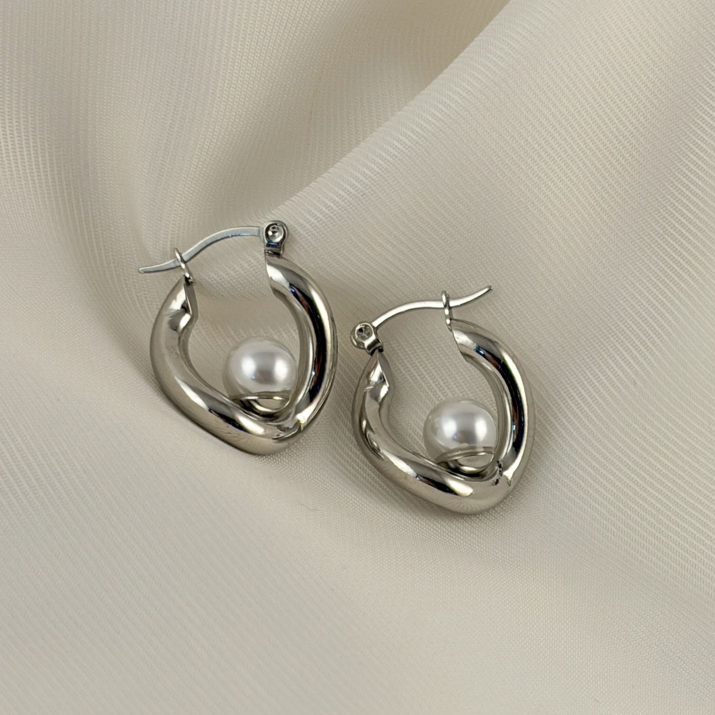 Arracada tubular irregular perla montada acero inoxidable 2,3