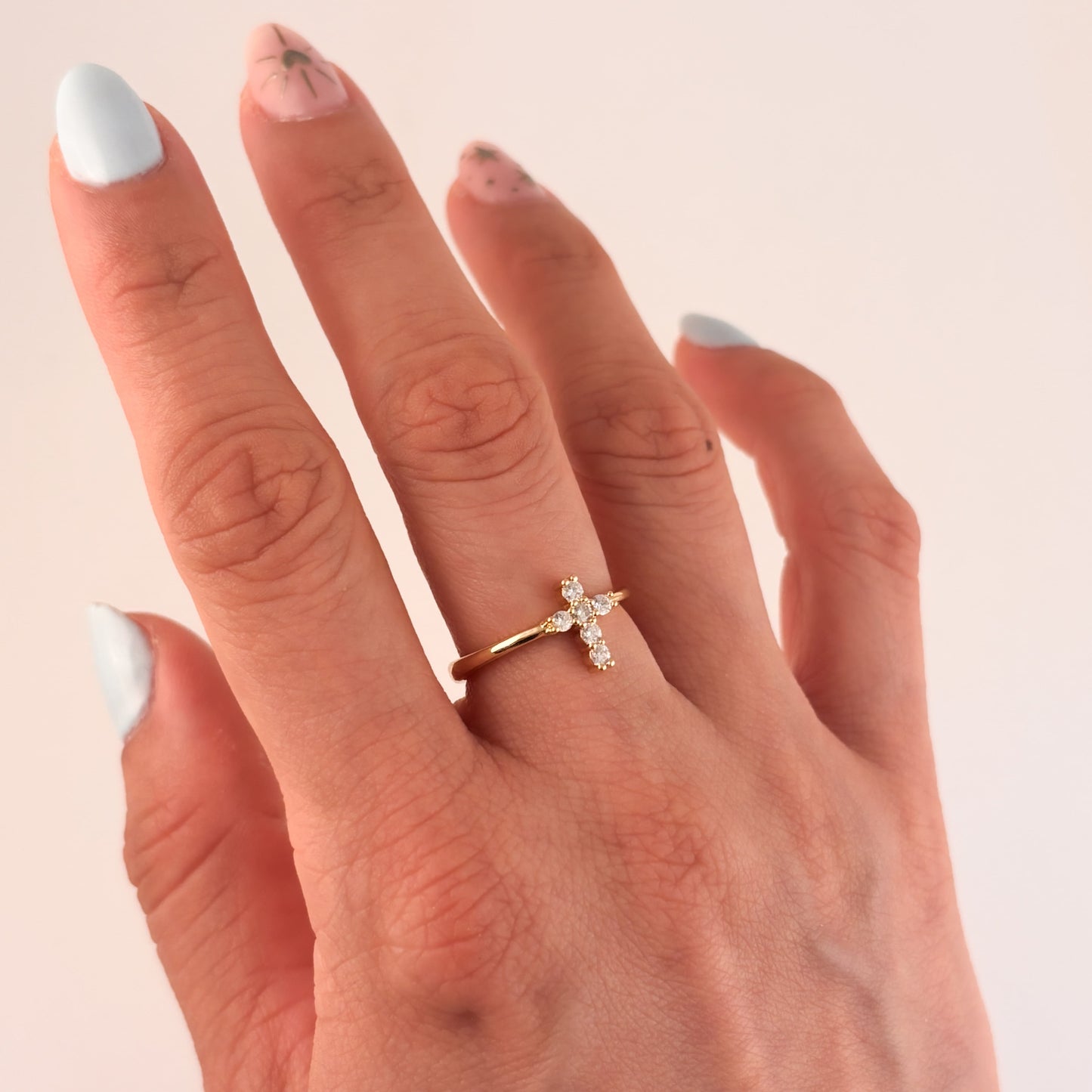 Anillo cruz zirconias chapa de oro ajustable