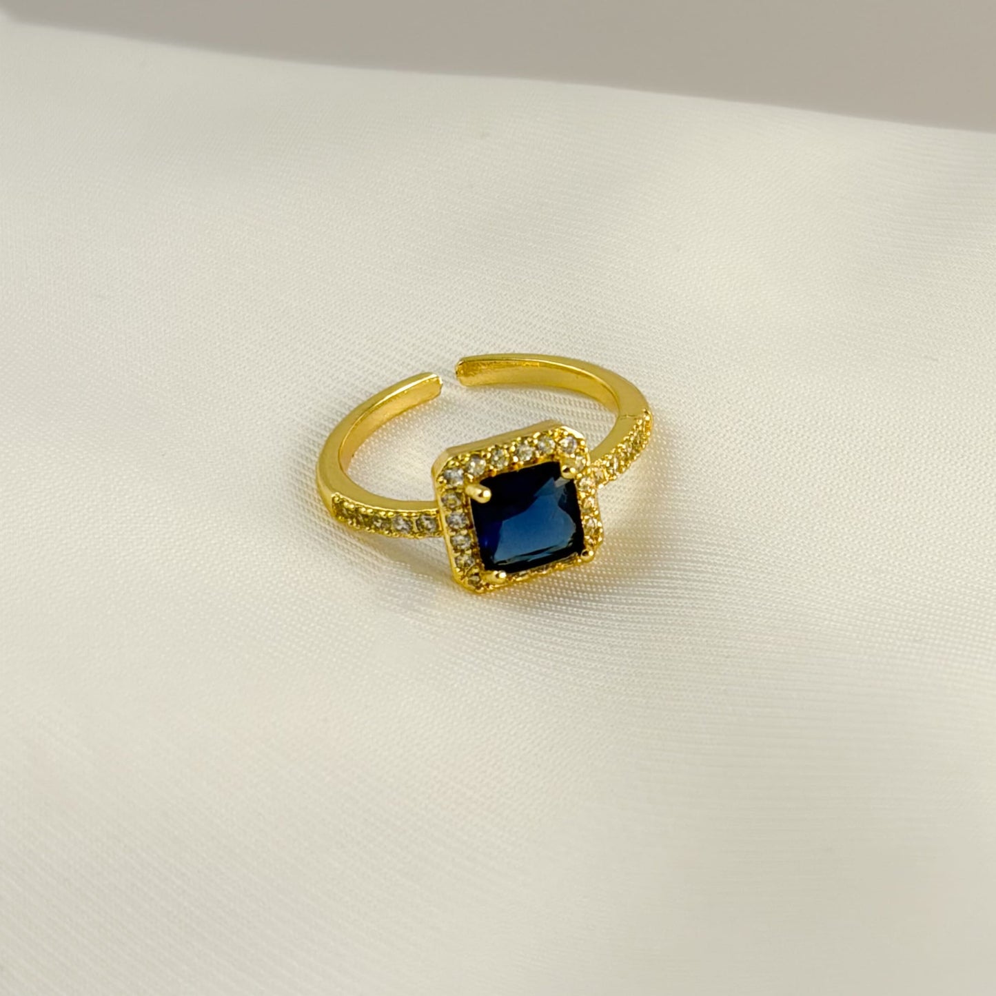 Anillo cristal azul cuadrado zirconias chapa de oro ajustable