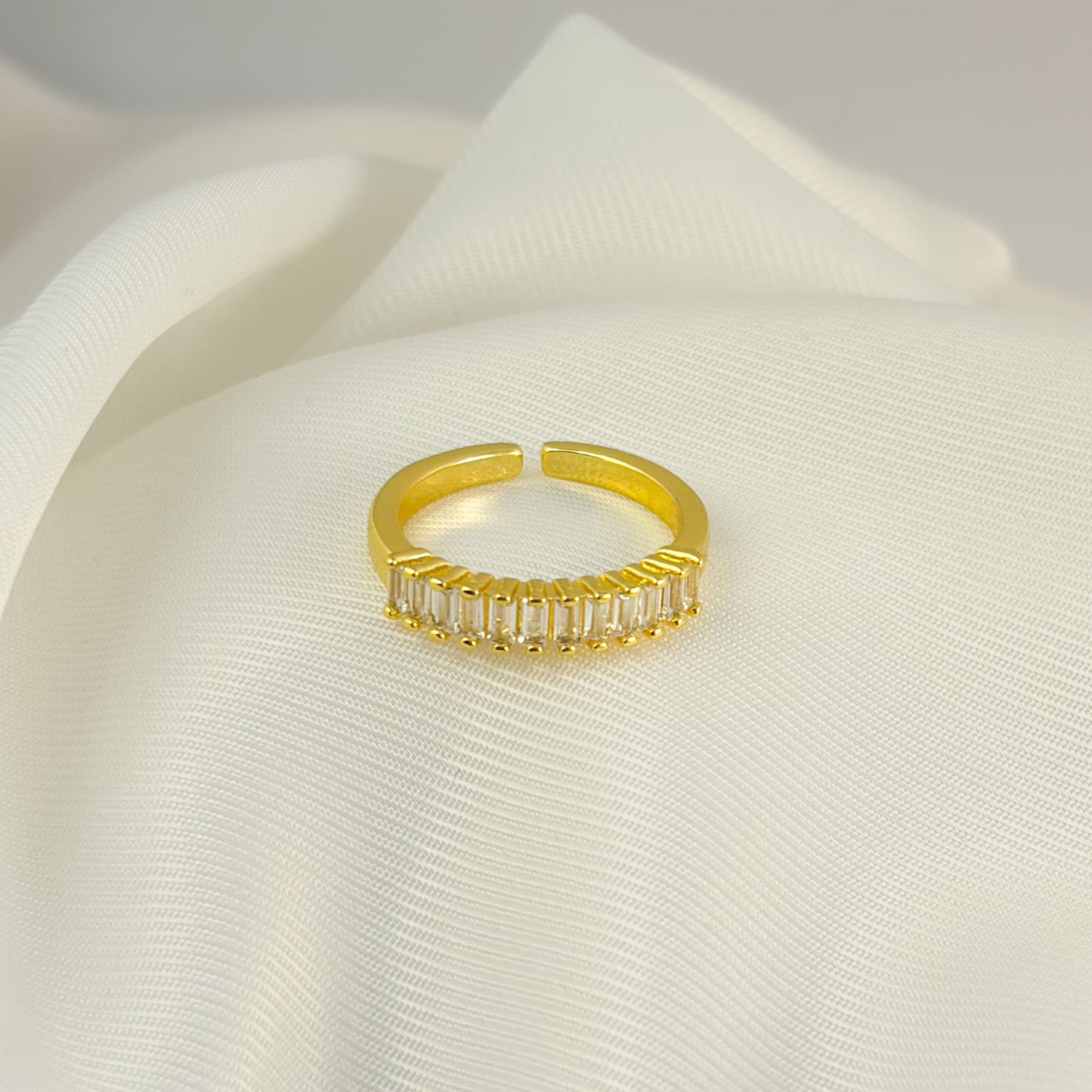 Anillo churumbela baguettes chapa de oro ajustable