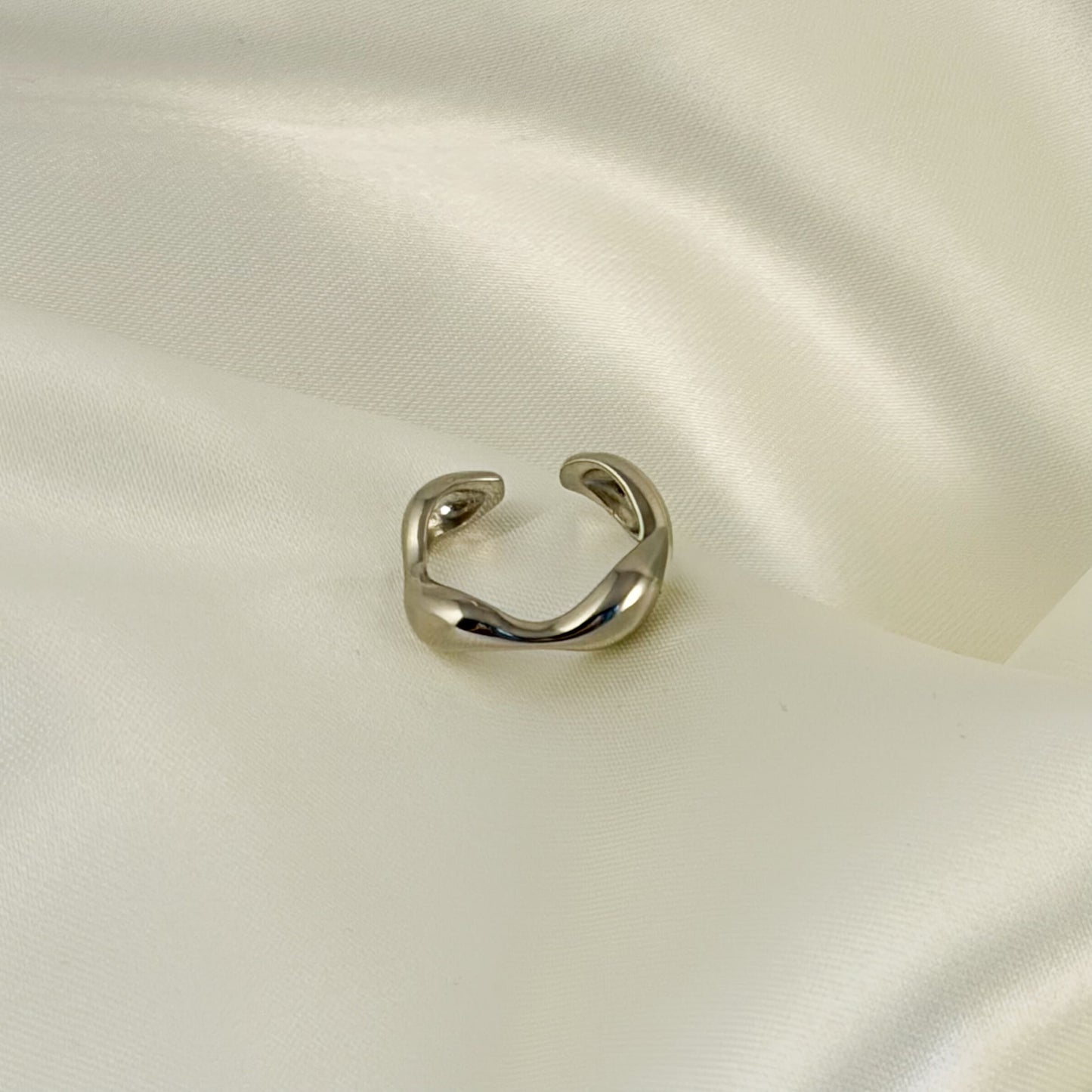 Anillo ondas chapa de oro ajustable