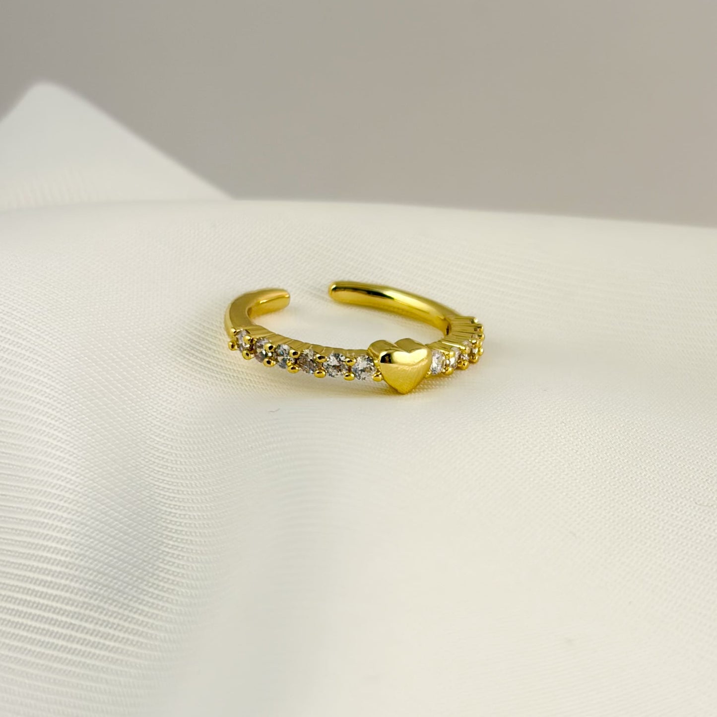 Anillo delgado chapa de oro corazón zirconias ajustable