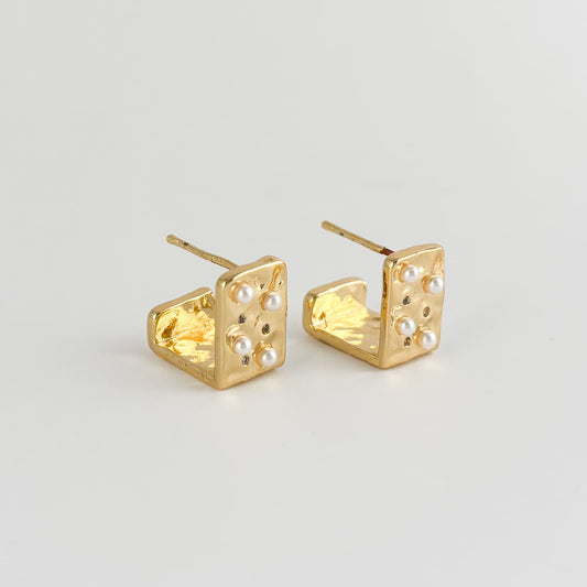 Aretes cuadrangulares micro perlas y zirconias incrustadas 1 cm chapa de oro