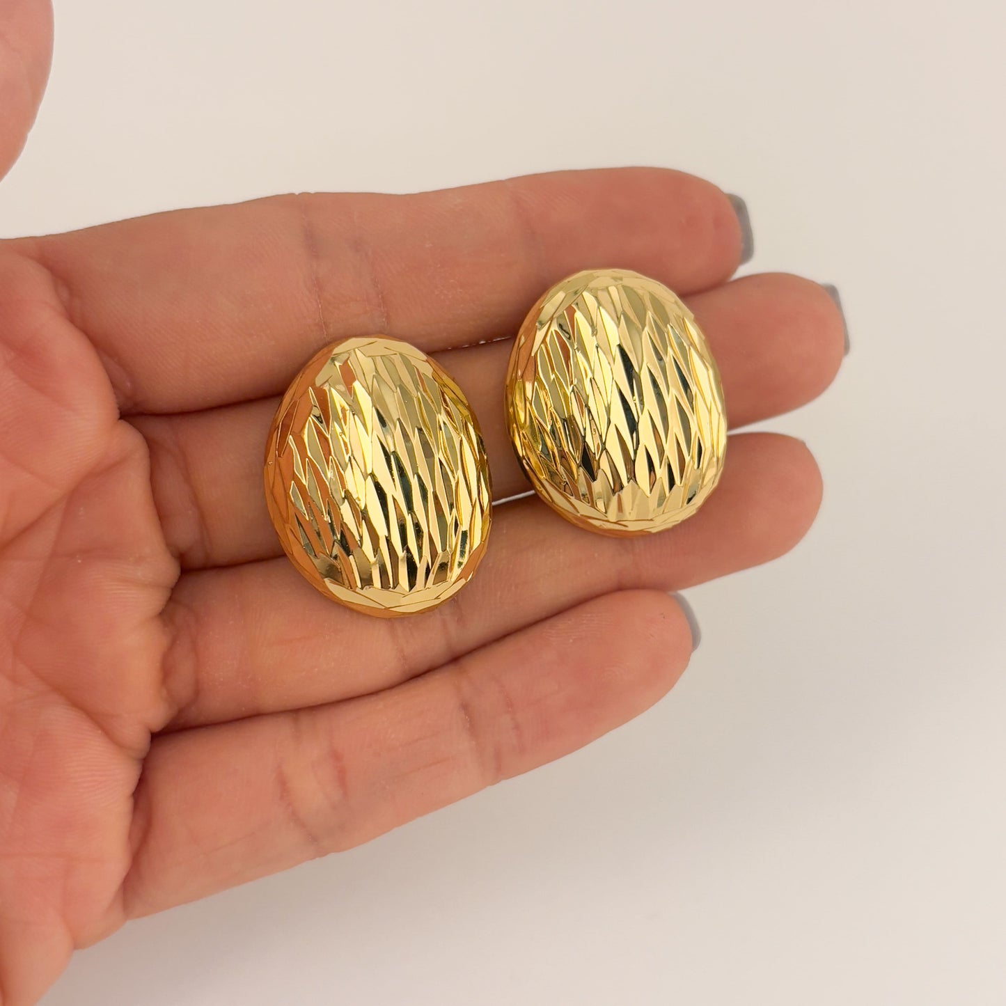Aretes pegados óvalo diamantado chapa de oro