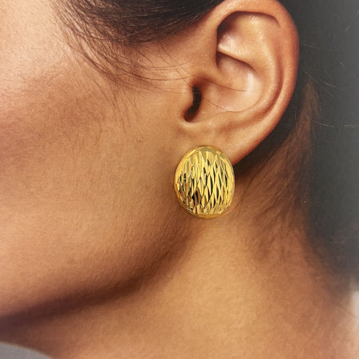 Aretes pegados óvalo diamantado chapa de oro