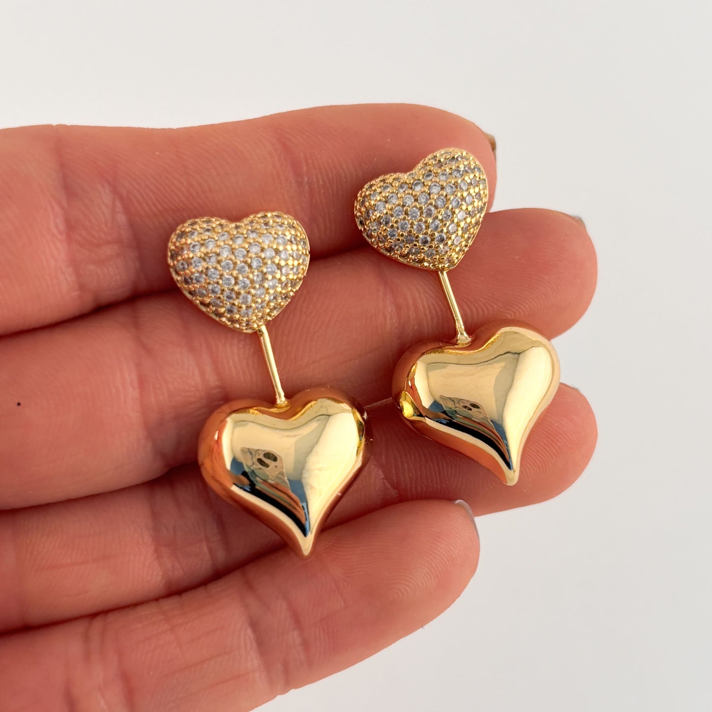 Aretes ear jackets corazón globo liso y zirconias chapa de oro