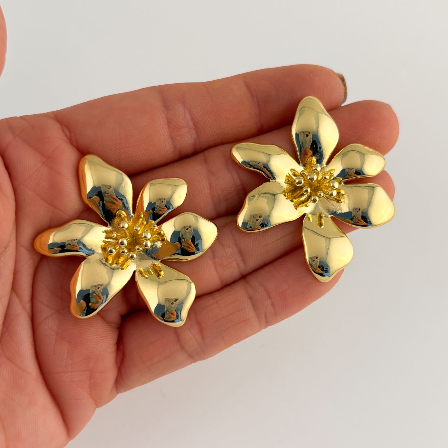 Aretes flor chapa de oro lux