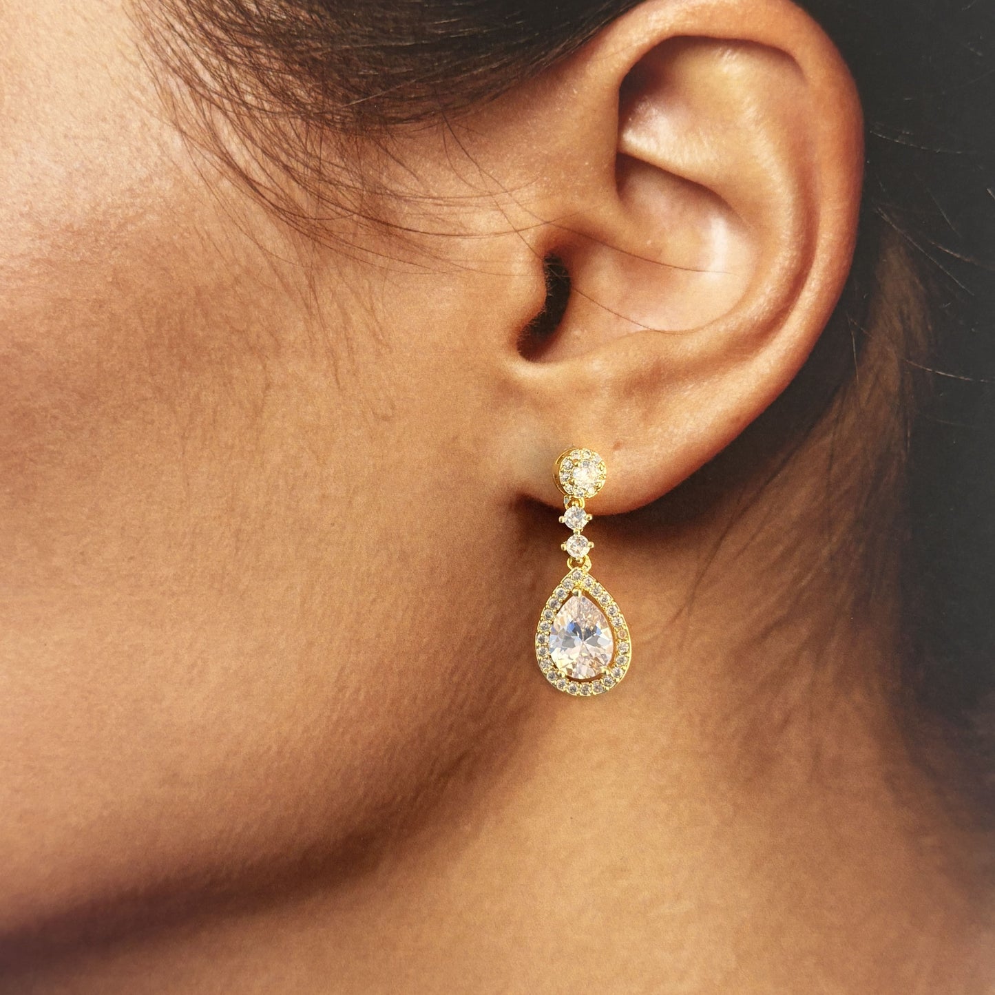 Aretes dorado cortos zirconias gota chapa de oro