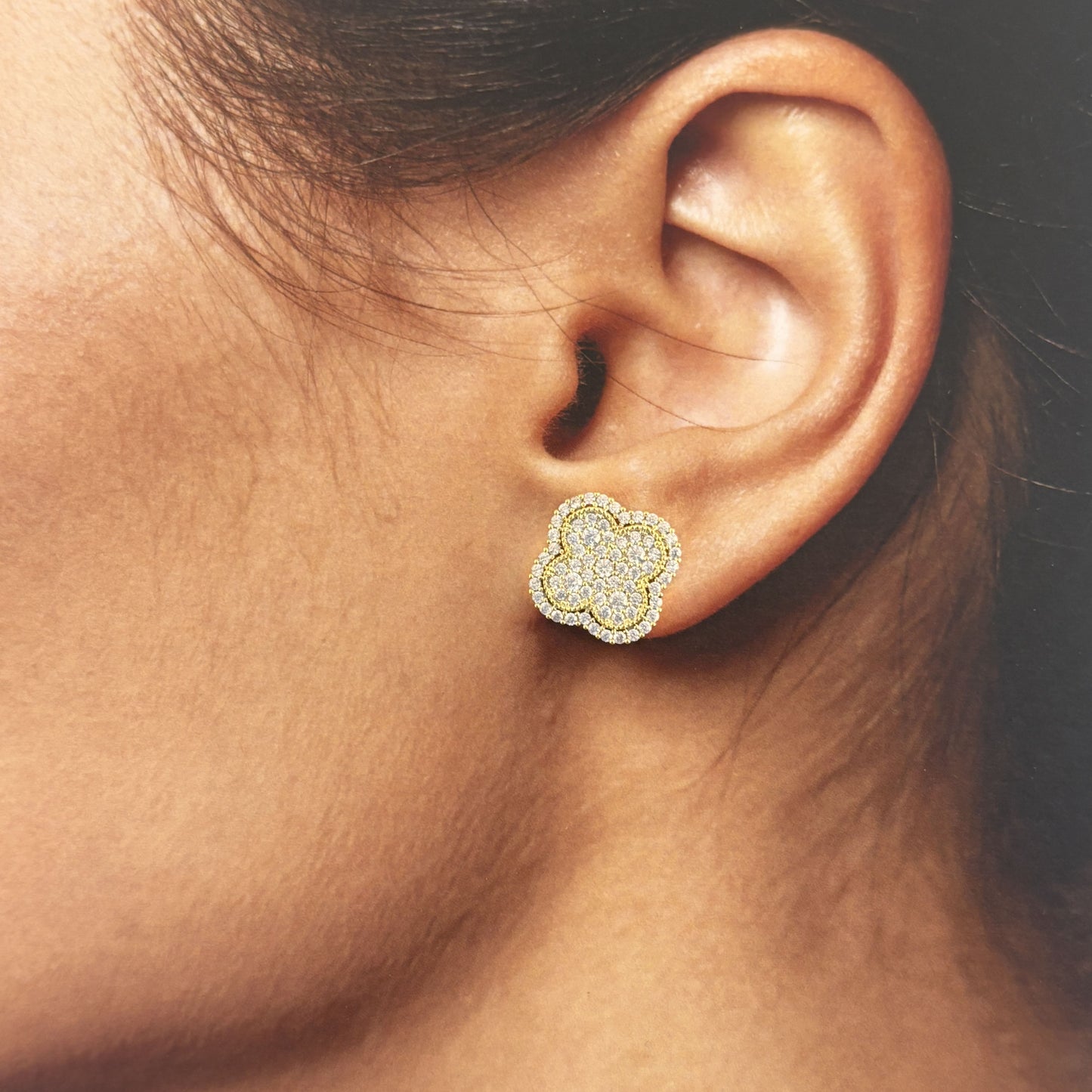 Aretes pegados trébol zirconias chapa de oro