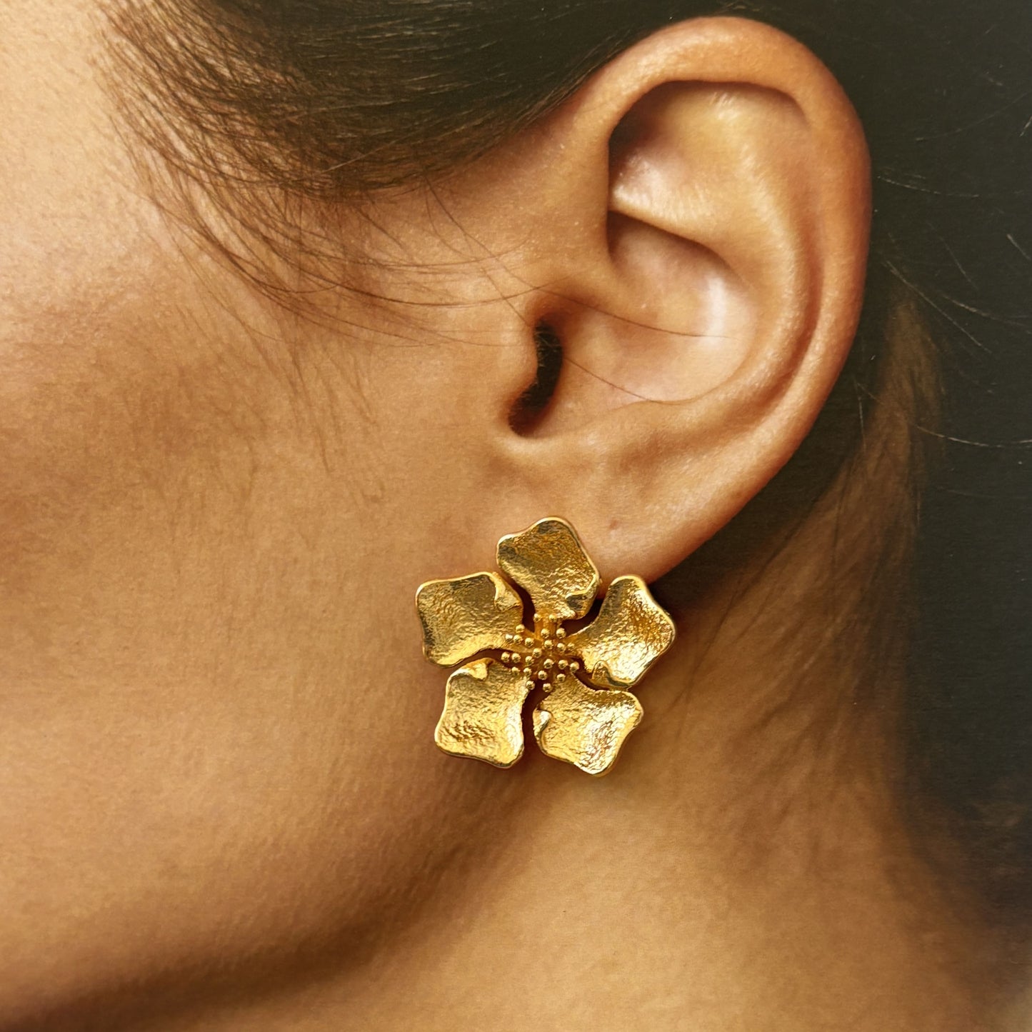 Aretes flor rehilete chapa de oro