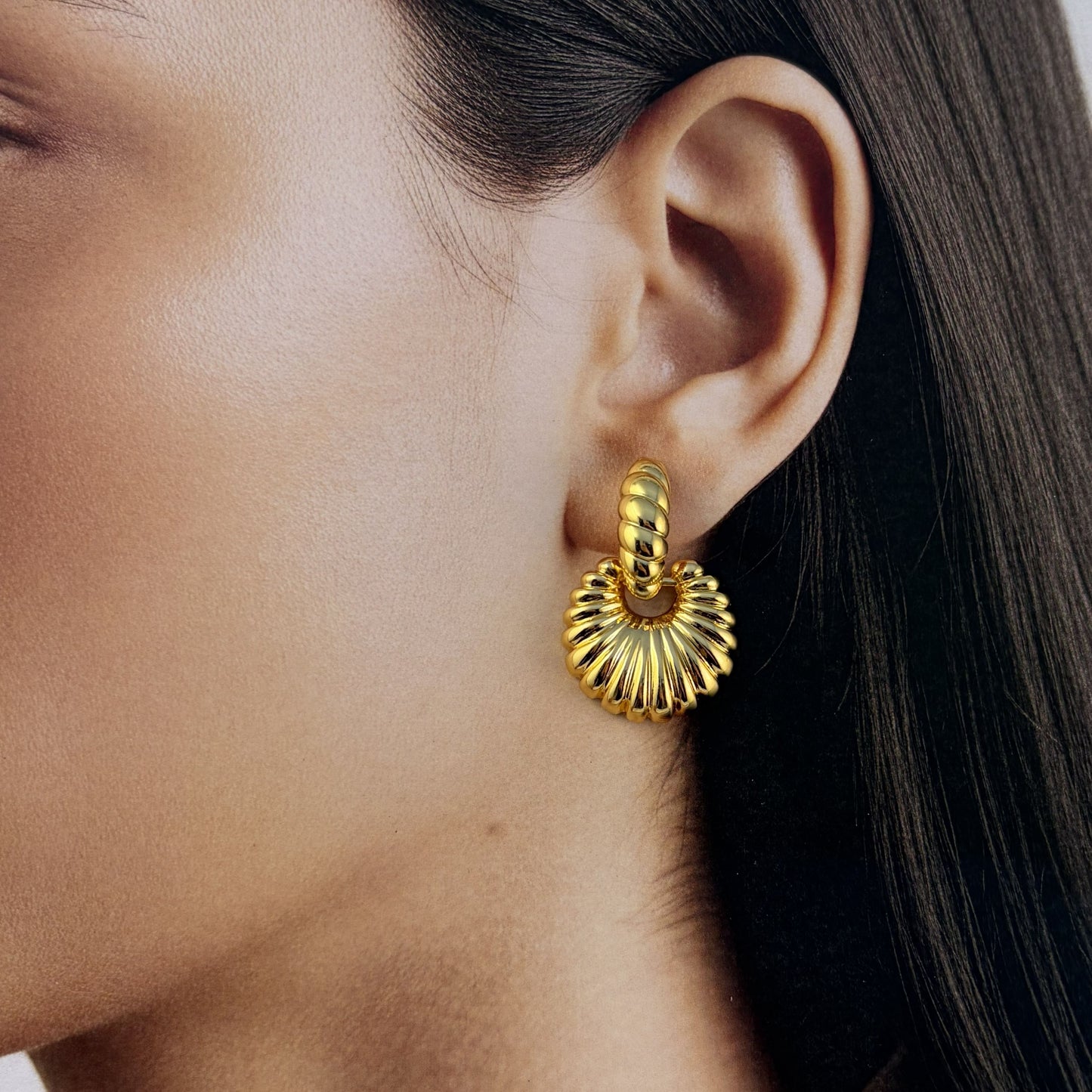 Aretes chapa de oro conchita colgante 3 cm