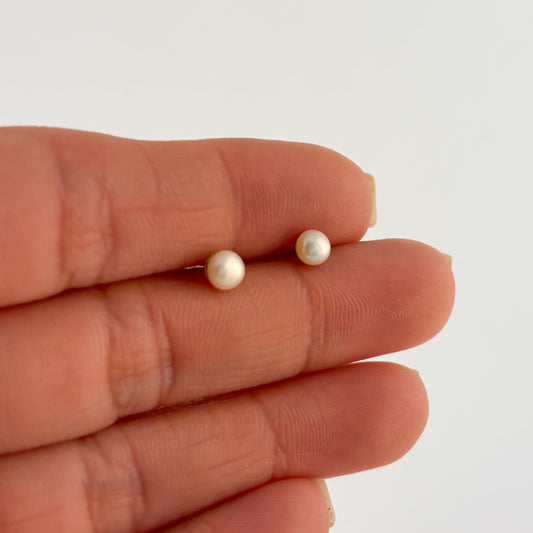 Broquel perla mini natural 4 mm chapa de oro