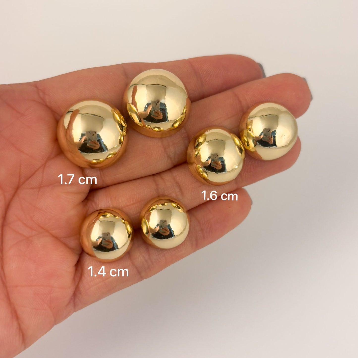 Arete pegado media bola chapa de oro