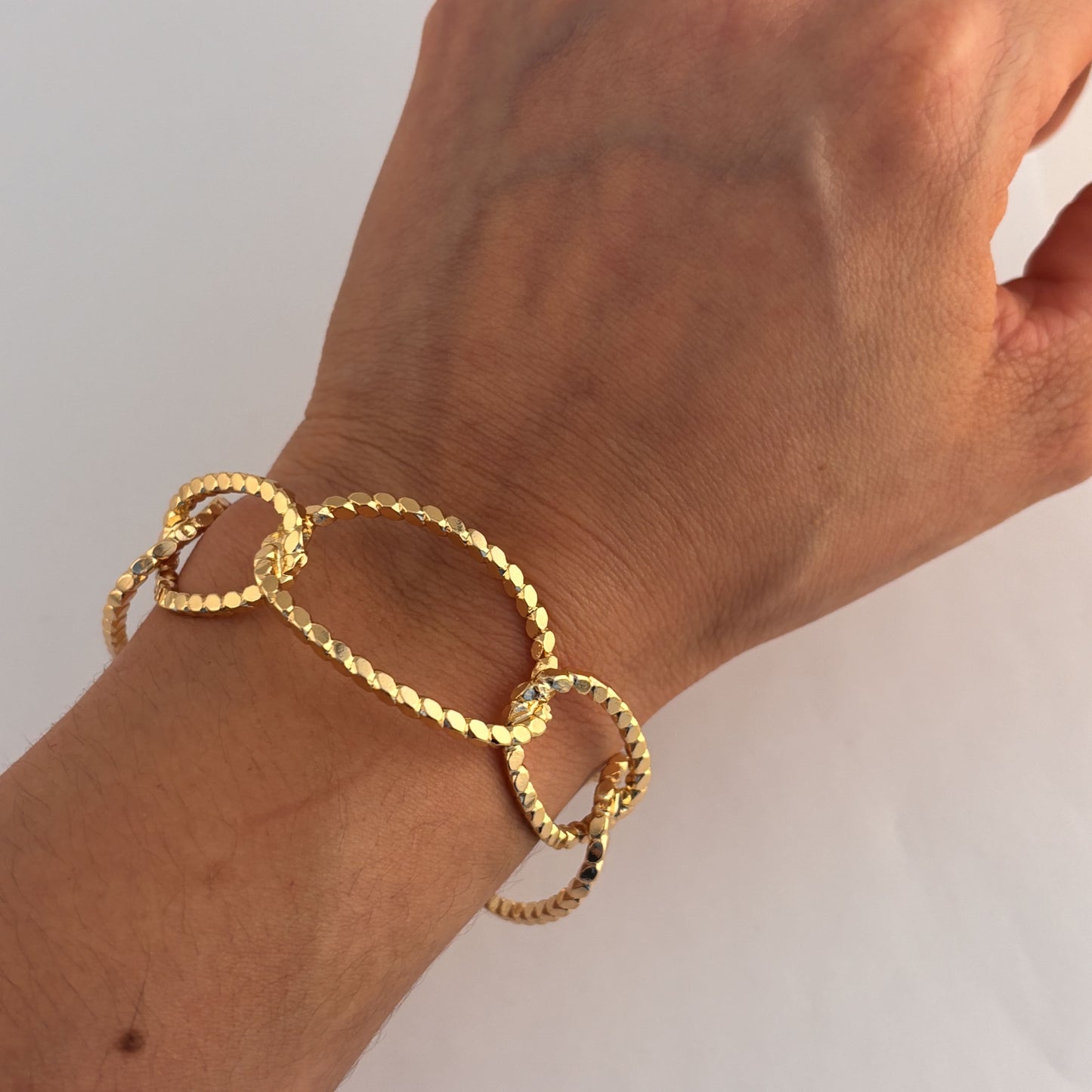 Brazalete cadena puntos chapa de oro