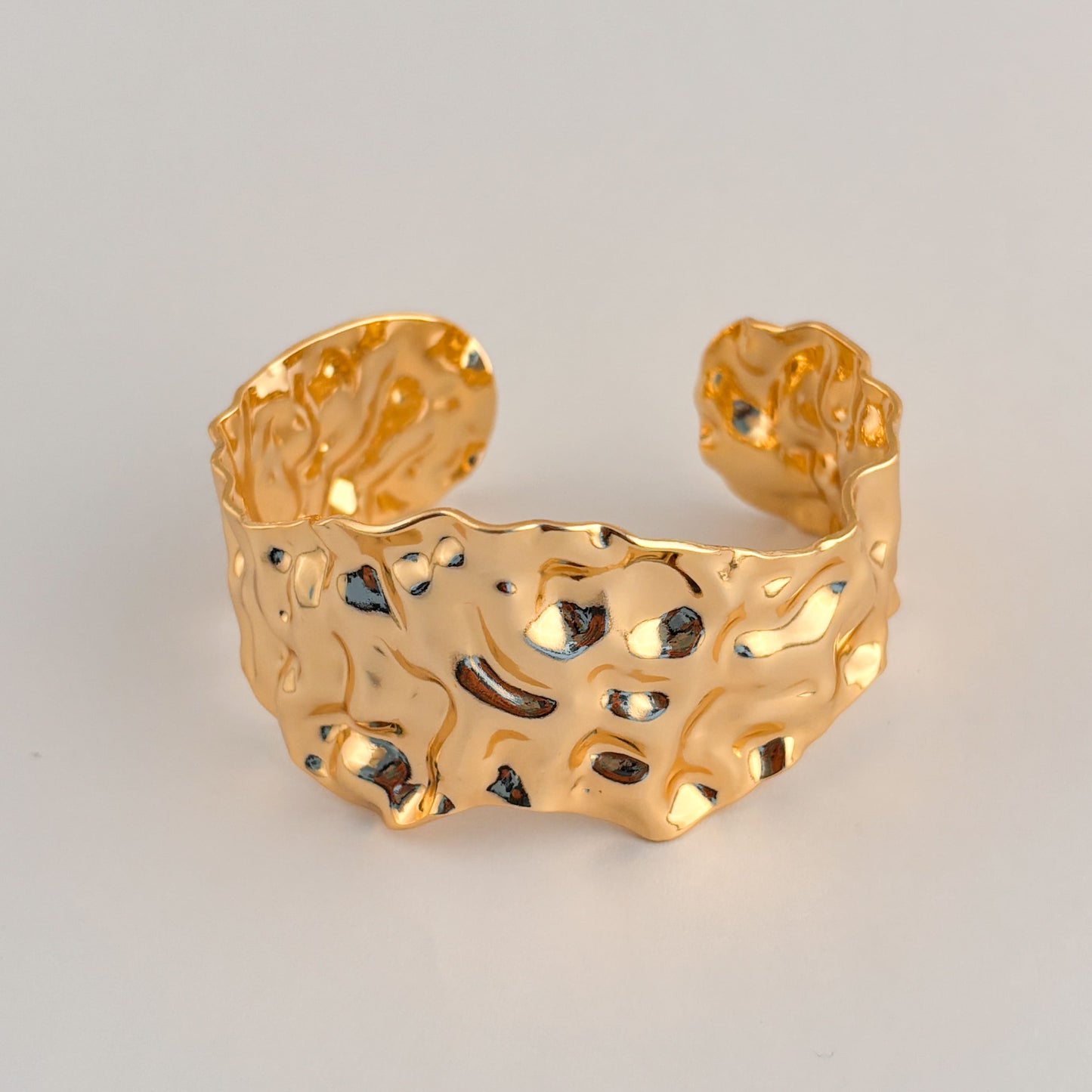 Brazalete martillado grueso chapa de oro