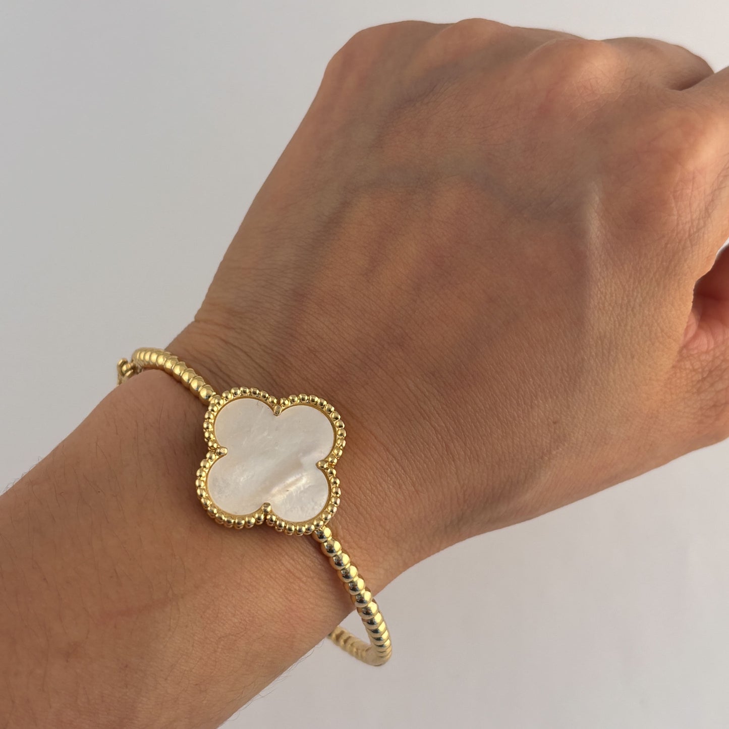 Brazalete trébol madre perla chapa de oro