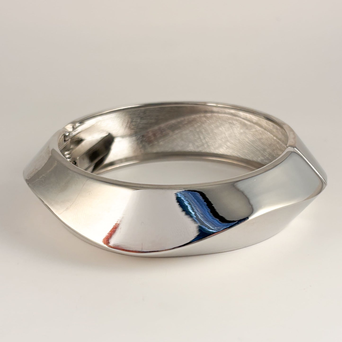 Brazalete grueso plateado chapa de oro