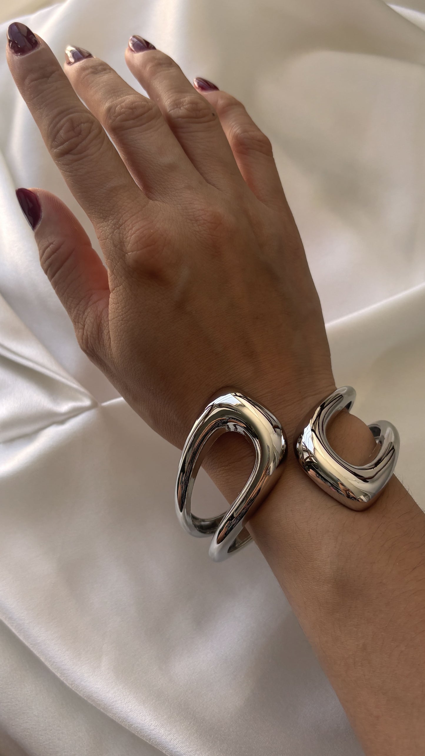 Brazalete dorado grande chunky contornos chapa de oro