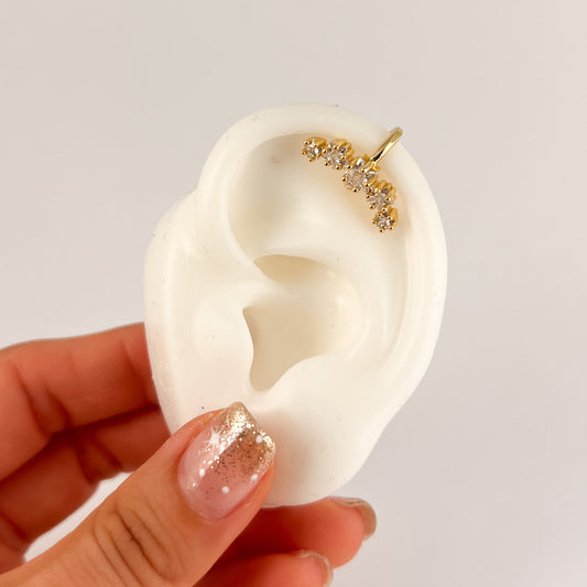 Ear cuff simulador de perforación curva estrellas zirconias chapa de oro
