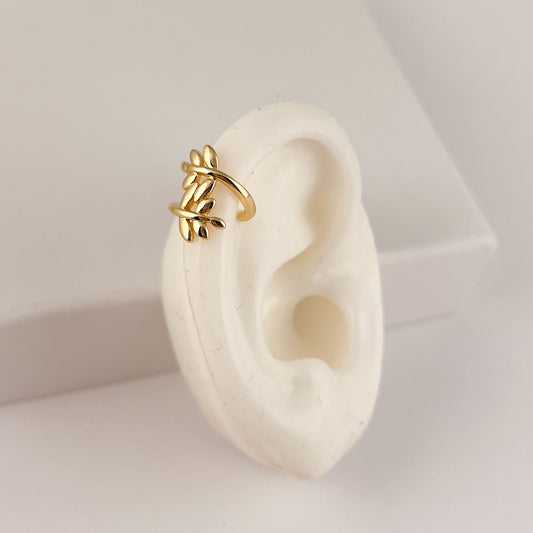 Ear cuff simulador de perforación hojitas chapa de oro