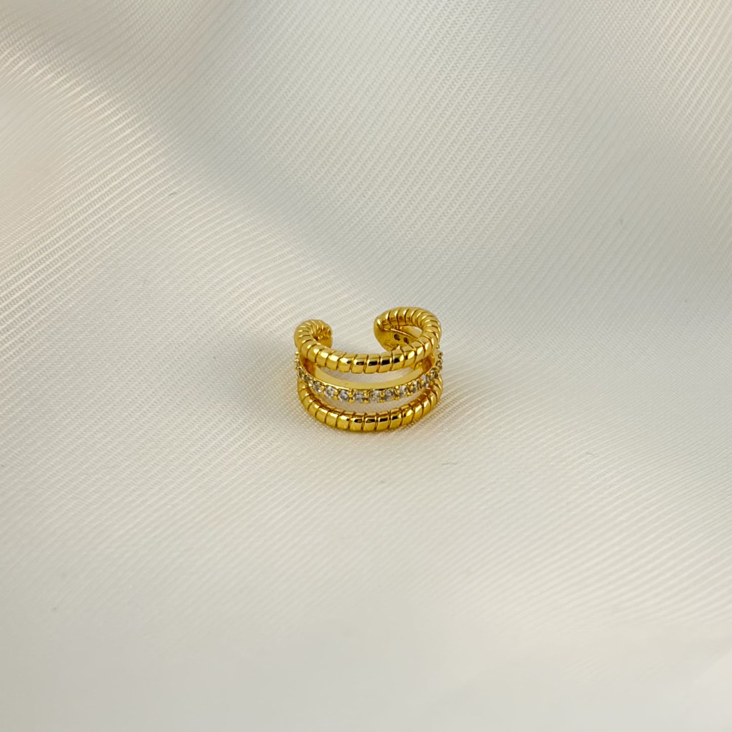Ear cuff triple una fila de zirconias chapa de oro