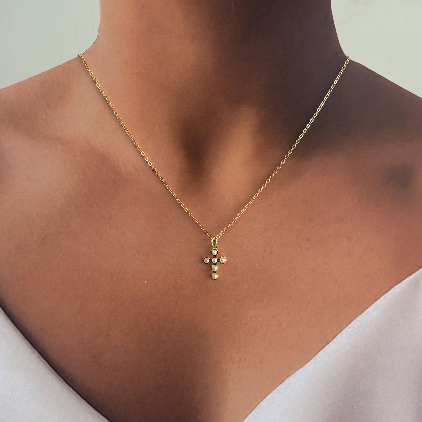 Collar dije cruz de perlitas chapa de oro