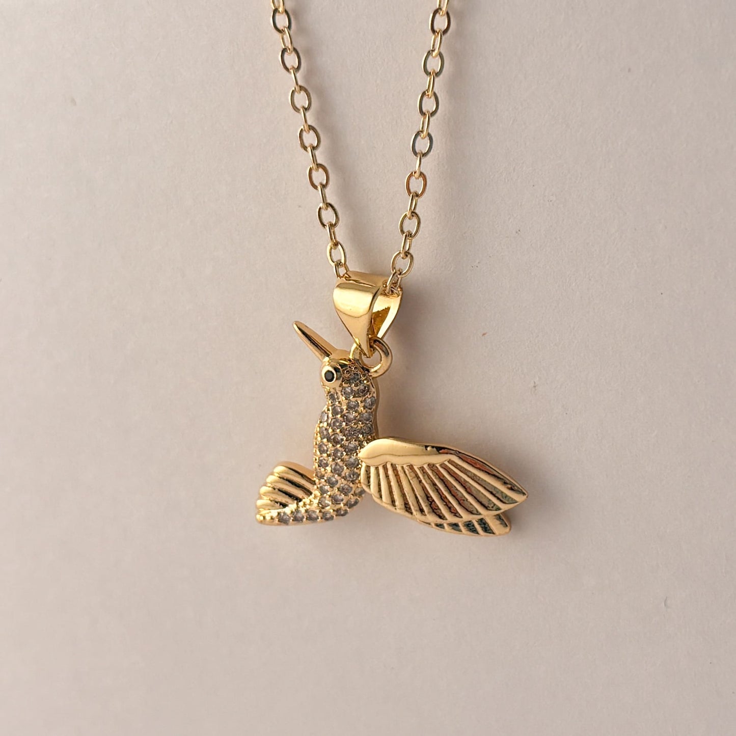 Collar colibrí con zirconias chapa de oro