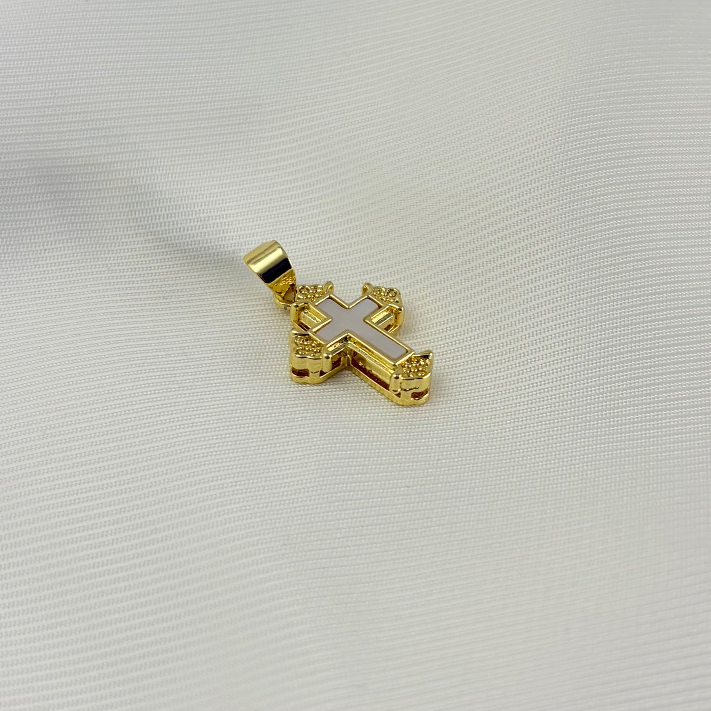 Dije cruz madre perla 1,5 cm chapa de oro