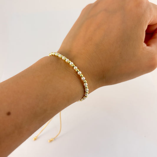 Pulsera ajustable perla sintética y bolita chapa de oro 3mm