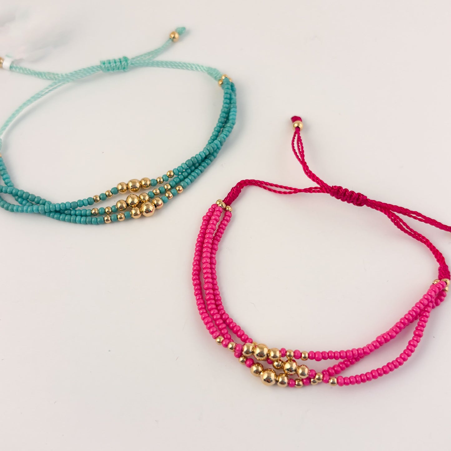 Pulsera triple chaquira y bolitas