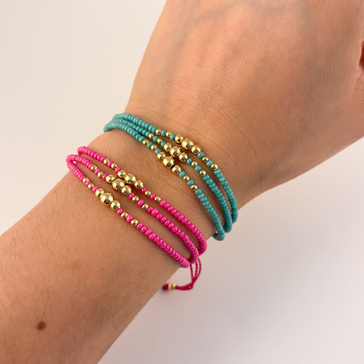 Pulsera triple chaquira y bolitas
