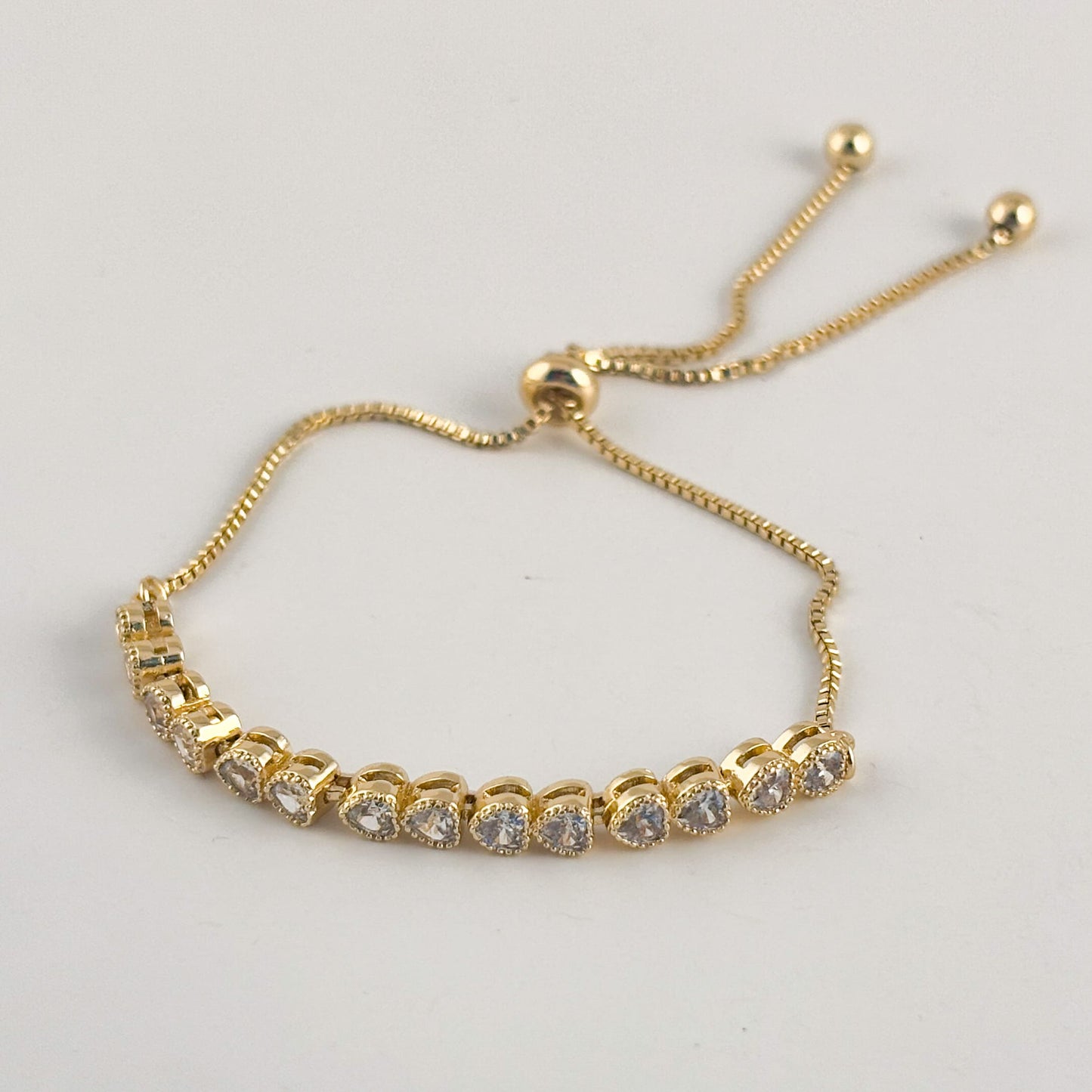 Pulsera ajustable chapa de oro corazones zirconias