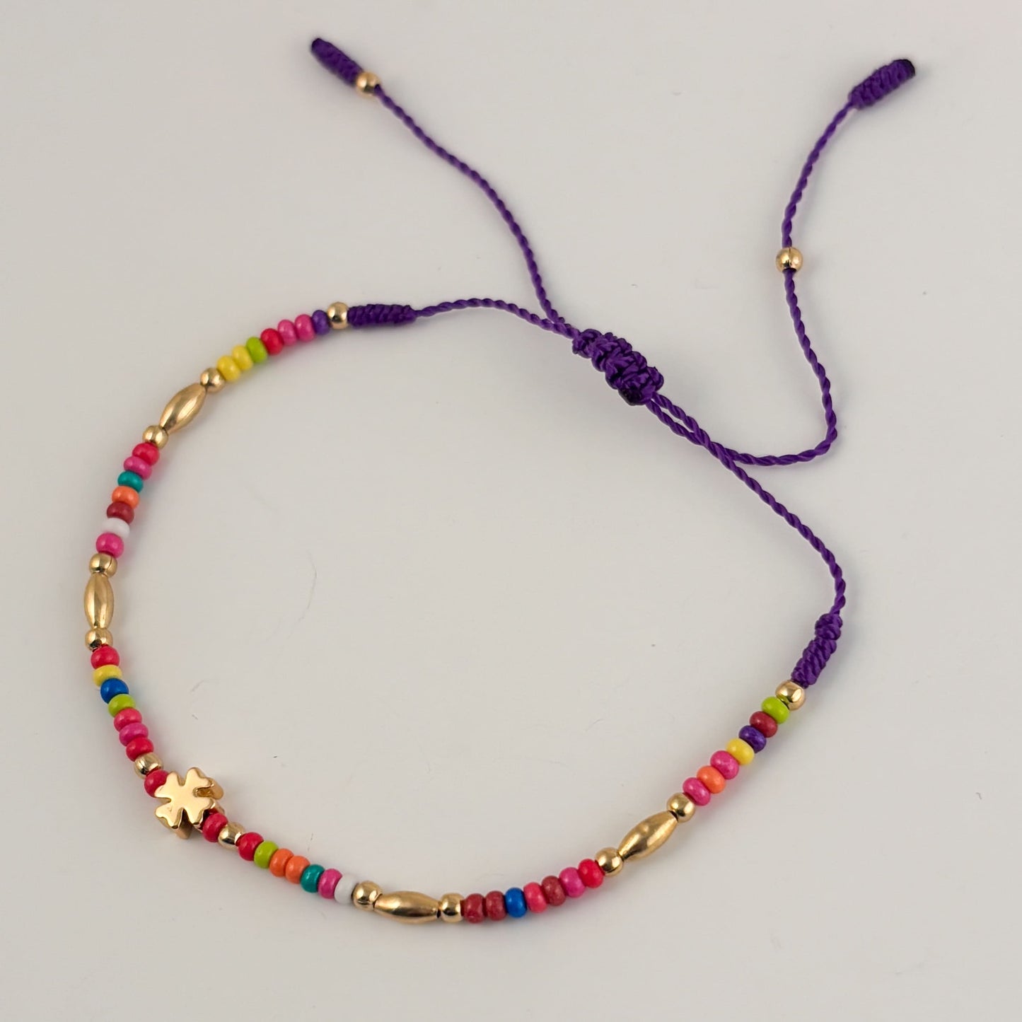 Pulsera hilo chaquira ajustable