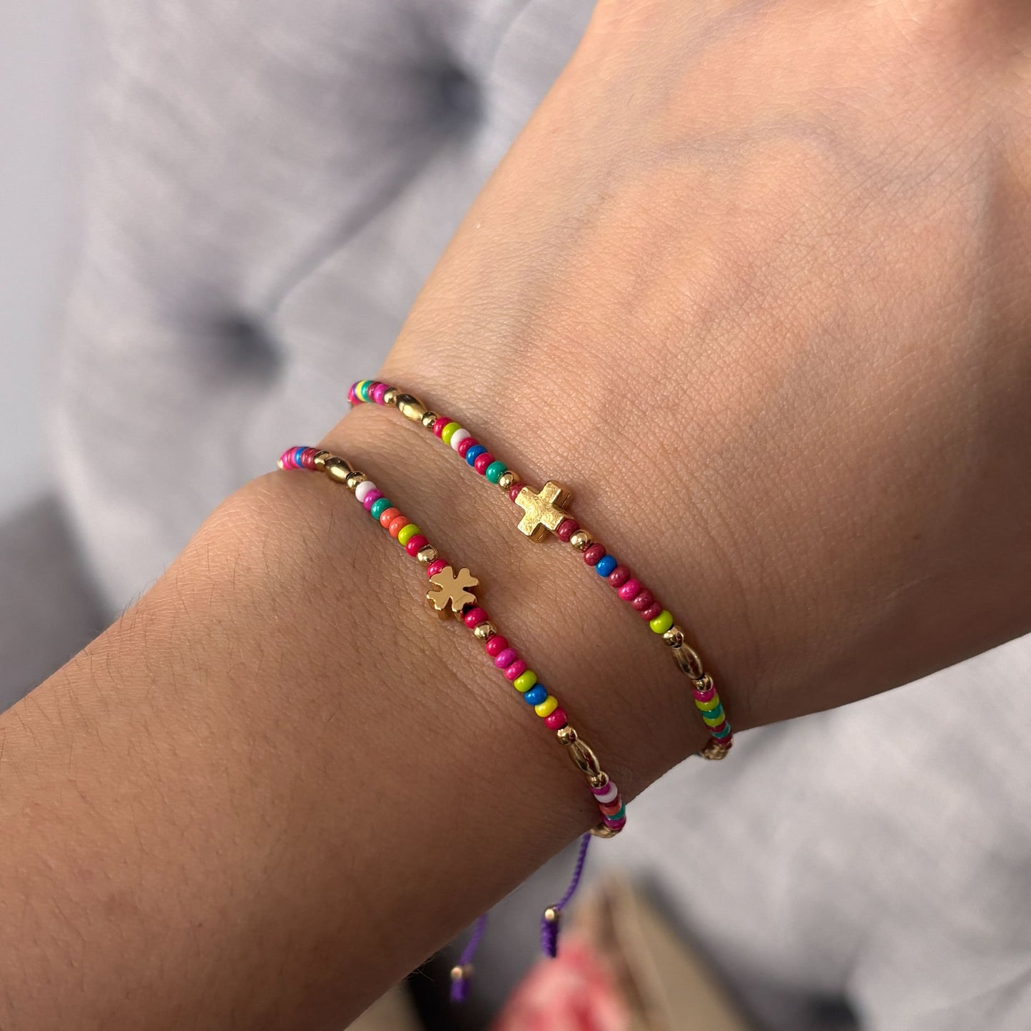 Pulsera hilo chaquira ajustable