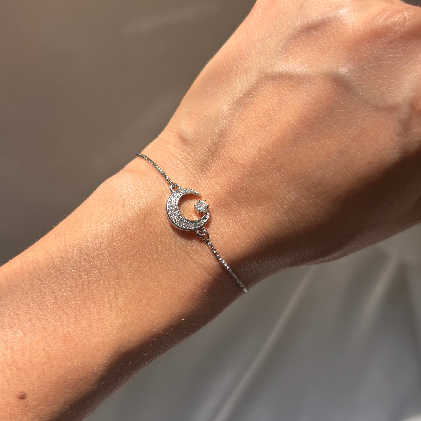 Pulsera plateada luna zirconias ajustable chapa de oro