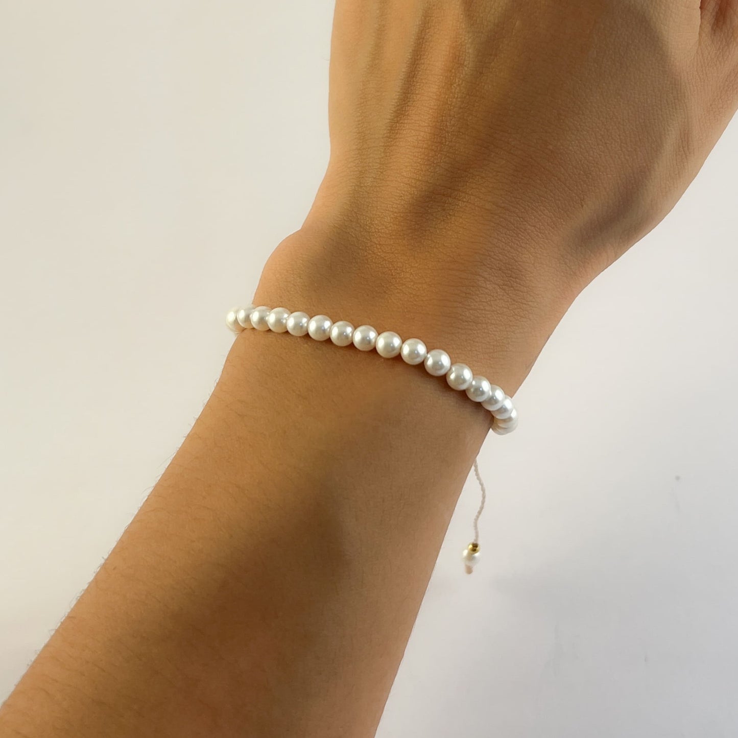 Pulsera hilo perlitas chapa de oro